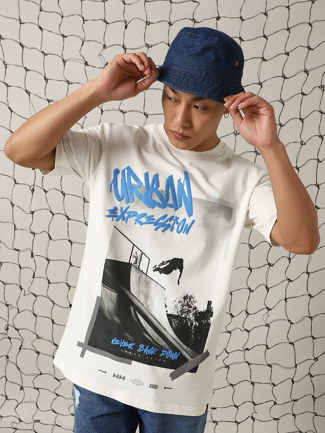 Hubberholme Men's Street Graphic Printed Oversized Fit T-shirt | White - S
