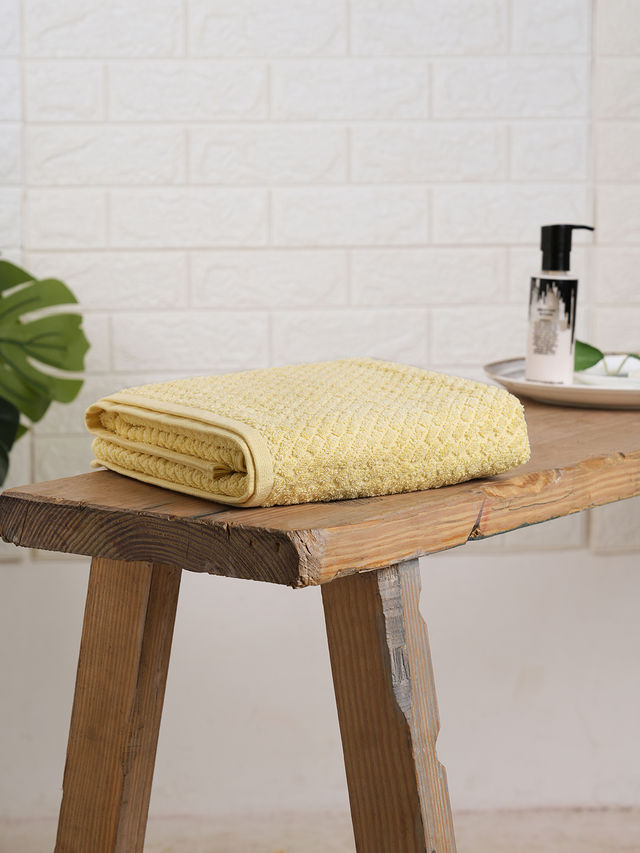 Spaces 100% Cotton High Absorbent Light Yellow Bath Towel For Men And Women