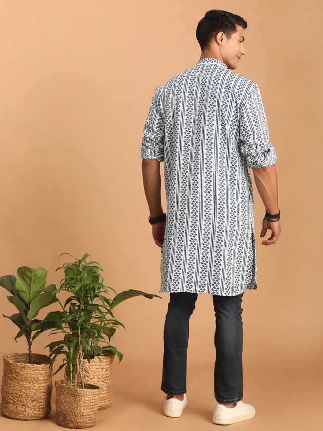 Vastramay Men's White XL And Blue Cotton Kurta