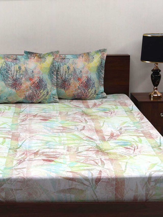 Bombay Dyeing Fantasque 180 TC 100% Cotton Light Green Super King Size Bedsheet 2 Pillow Covers