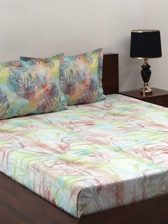 Bombay Dyeing Fantasque 180 TC 100% Cotton Light Green Super King Size Bedsheet 2 Pillow Covers