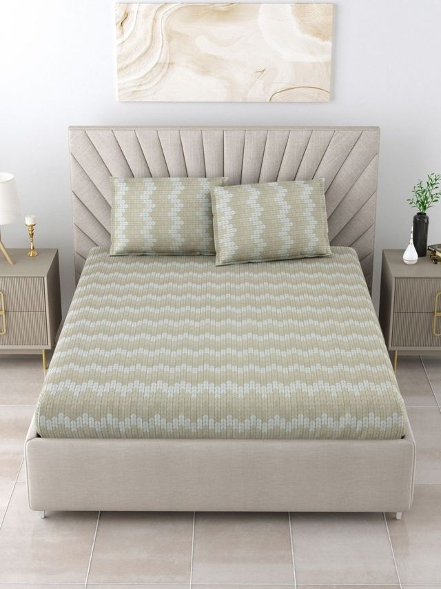 Bombay Dyeing Florentine 144 TC 100% Cotton Beige Super King Size Bedsheet with 2 Pillow Covers