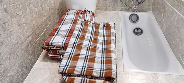 HD Creations Mayura Bath Towel (150cm x 71cm) (Colour May Vary)