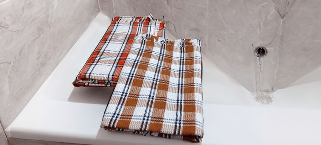 HD Creations Mayura Bath Towel (150cm x 71cm) (Colour May Vary)