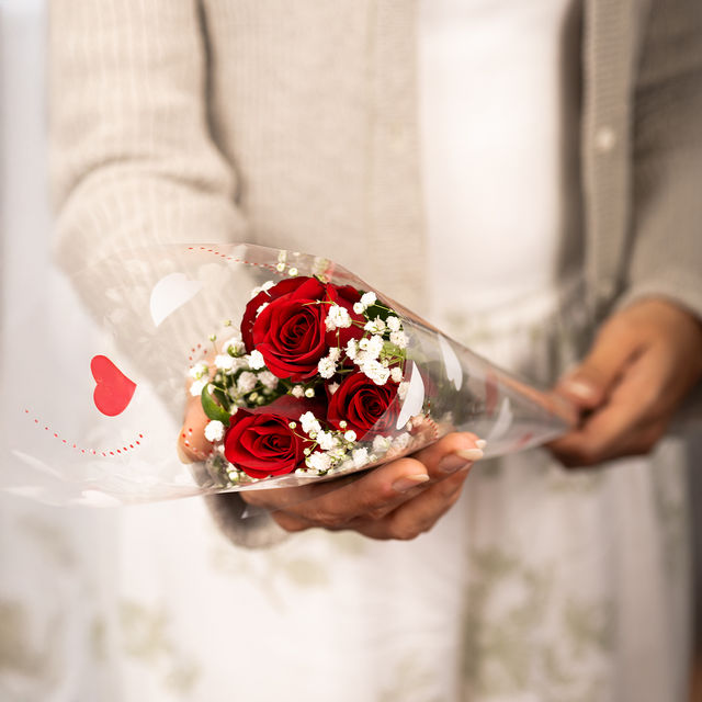 Bloom Bunch Of 3 Roses(1pc) & Strawberry Heart Shaped Box(200gms) Combo