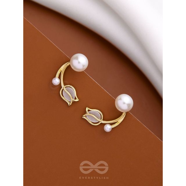 Everstylish White Like Tulips - Golden Pearl Studs