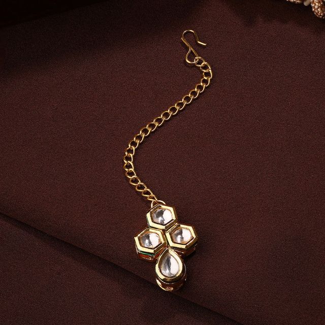 Priyaasi Maangtika Adorned With Exquisite Kundans And Floral Elegance