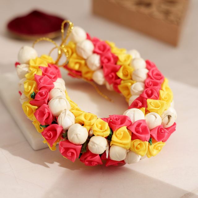 Oye Happy White, Yellow and Pink Flowers Gajra | Artificial