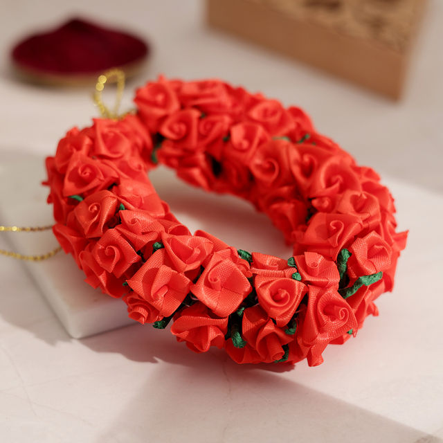 Oye Happy Red Flower Gajra( Artificial )