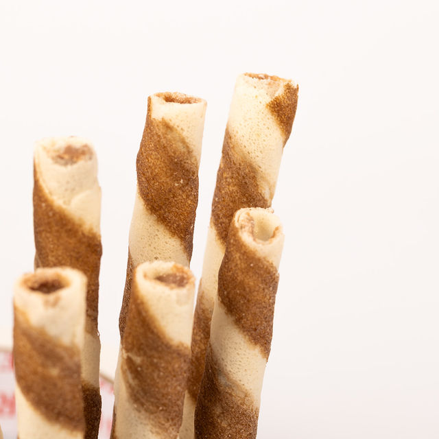 Kwality Wall'S Shameless Vanillaâ Tub(700ml) & Dukes Waffy Chocolate Wafer Rolls(250gms) Combo