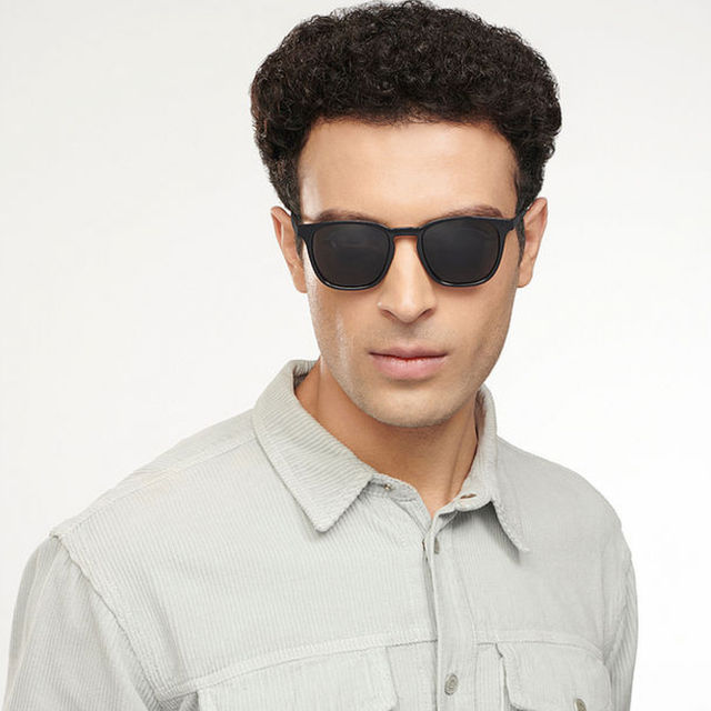 Vincent Chase By Lenskart Unisex Solid Plastic Wayfarer Sunglasses | Black - L