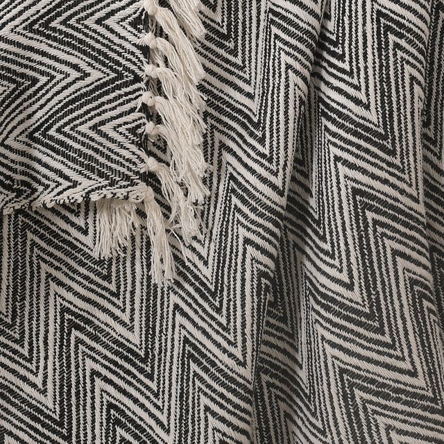 Sashaa World Zig-Zag Pattern Black Ivory Woven Throw