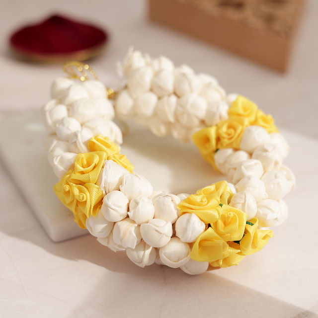 Oye Happy White Flower & Yellow Flowers Gajra( Artificial )