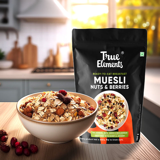 True Elements Crunchy Nut & Berry Muesli With Almonds & Cranberries - Crunchy Muesli Nuts Delight