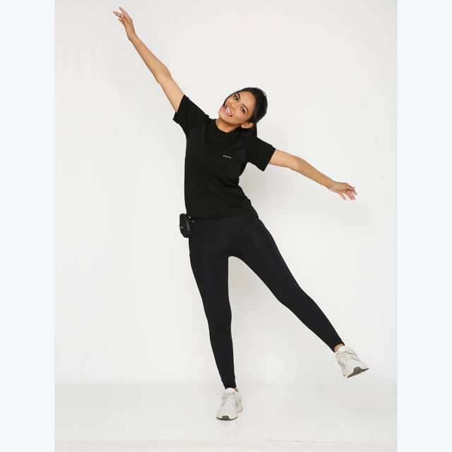 Terractive Women's Seamless Performance Tee | Black/Blue - L