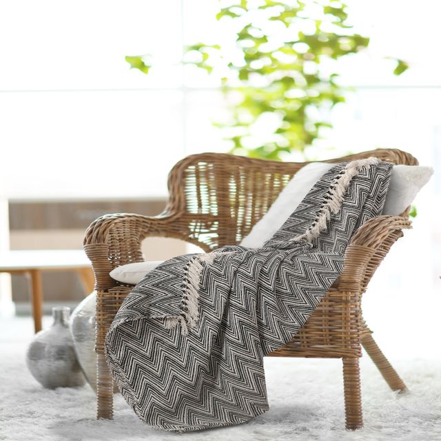 Sashaa World Zig-Zag Pattern Black Ivory Woven Throw