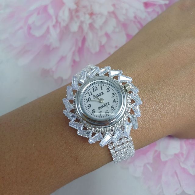 Gullak Women's Metal Analog Watch | Silver