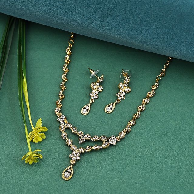 Sukkhi Stimulating Gold Plated Necklace Set for Women