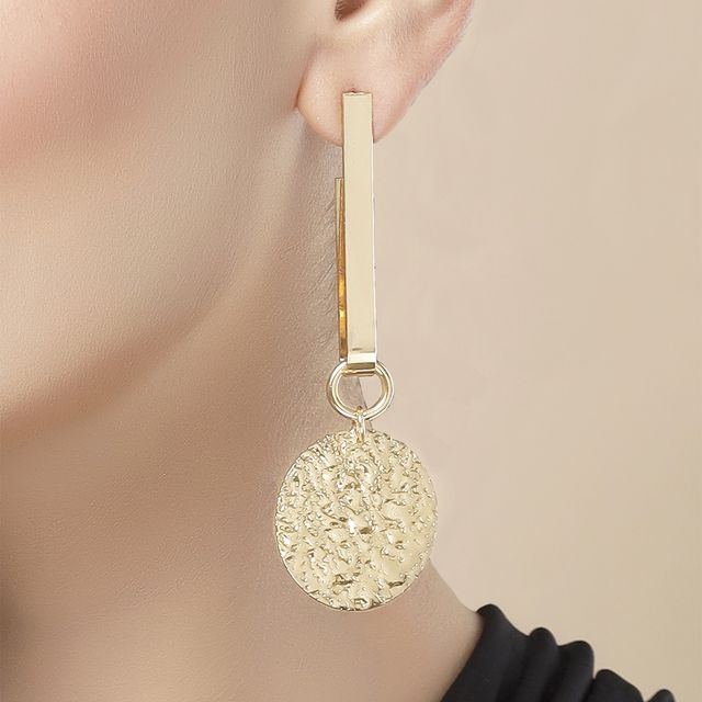 Karatcart Women's Dangle Earrings Gold One Size | 33038936