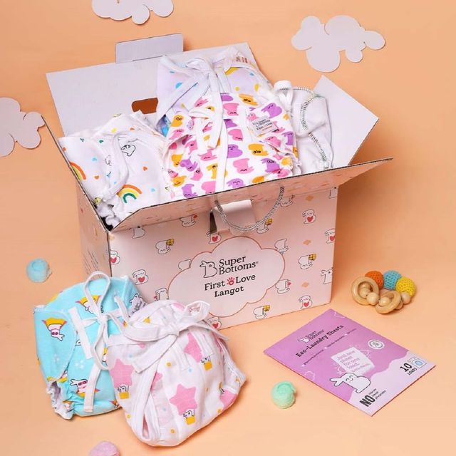 SuperBottoms Dry Feel Langot Gift Box for 0-9M | First love baby bliss box For 0-9M