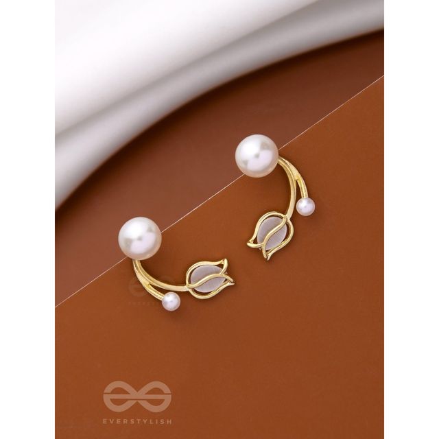 Everstylish White Like Tulips - Golden Pearl Studs