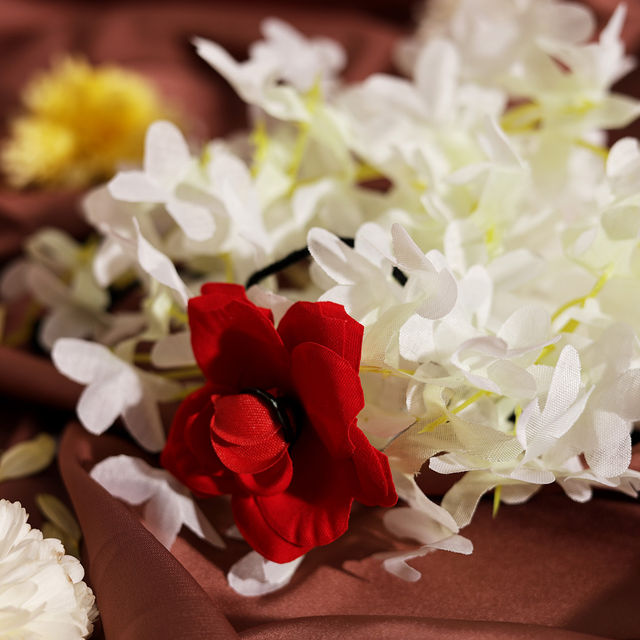 Oye Happy Ivory White Gajra( Artificial )
