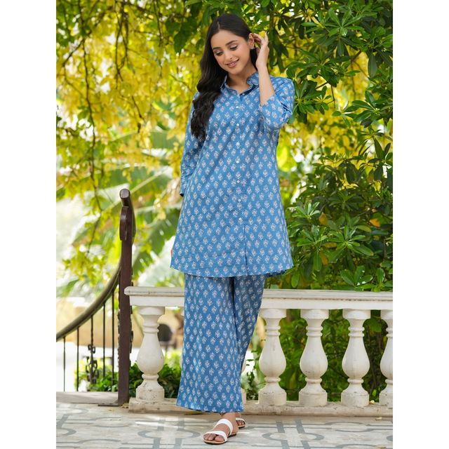 Sanskrutihomes Blue And Off White Ethnic Motifs Printed Pure Cotton Night Suit | S