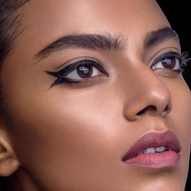 SUGAR Cosmetics Born To Wing Gel Eyeliner - 01 Black Magic Woman - Black