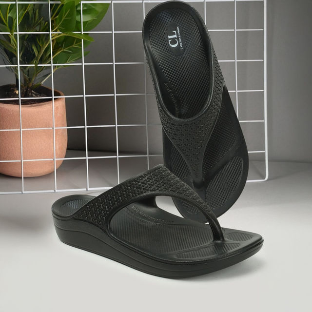 Carlton London Black Comfortable Women's Flip Flops - UK 7