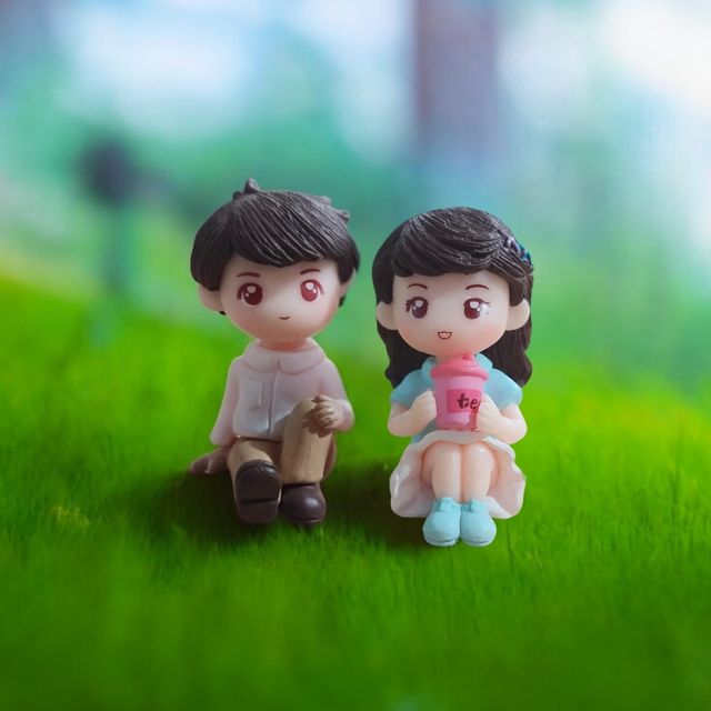 Go Hooked Couple Figurines - Dolls Sitting | Romantic Couple Figurines - Home Decor Gifts