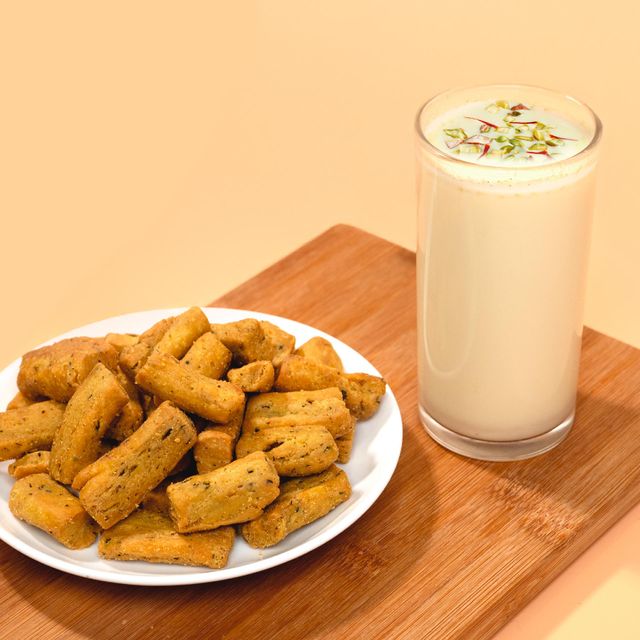 Aaha Desi Handmade Methi Mathri Sticks
