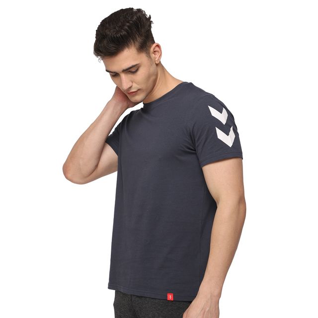 hummel Men's Legacy Chevron Round Neck Solid Regular Fit Cotton Poly T-shirt | Blue Nights - XL