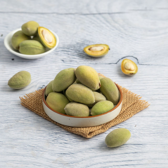 Almond Green 