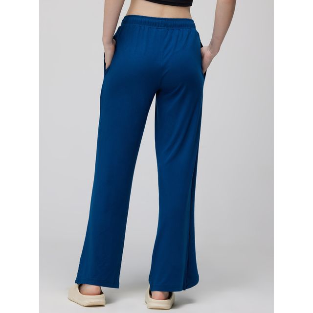 Cava Athleisure Ease FlarePants - Blue | L