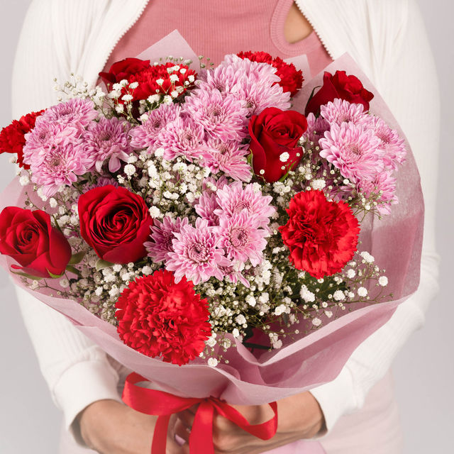 Farmerr Mix carnations and chyrsanthemums