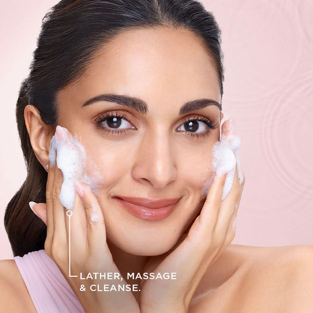 Pond's Bright Beauty Anti-Dullness Facewash With Vitamin B3