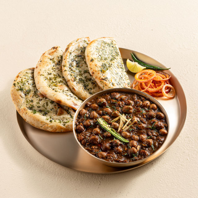 Chole Kulche & Coca-Cola Soft Drink Can Combo