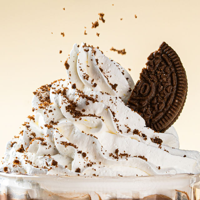 Hershey'S Chocolate Syrup (200g) & Oreo Chocolate Shake (1pc) Combo