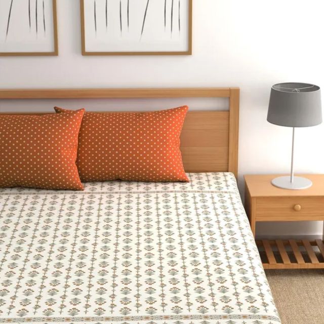 Casacraft by Pepperfry Queen Size Bed Sheet 210 TC With 2 Pillow Cover