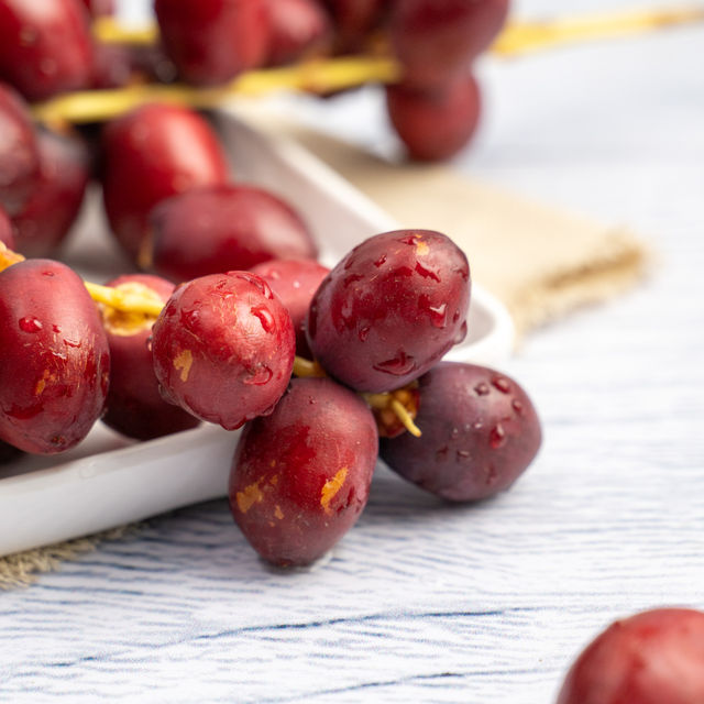Fresh Dates Red 