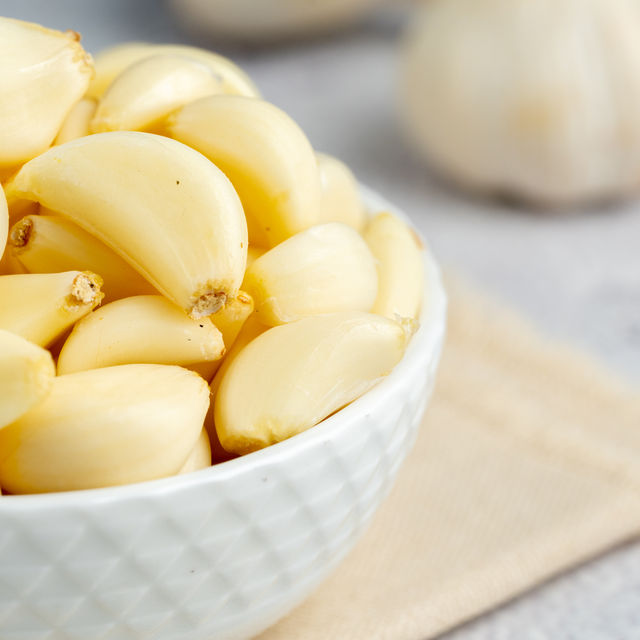 Pluckk Garlic Peeled