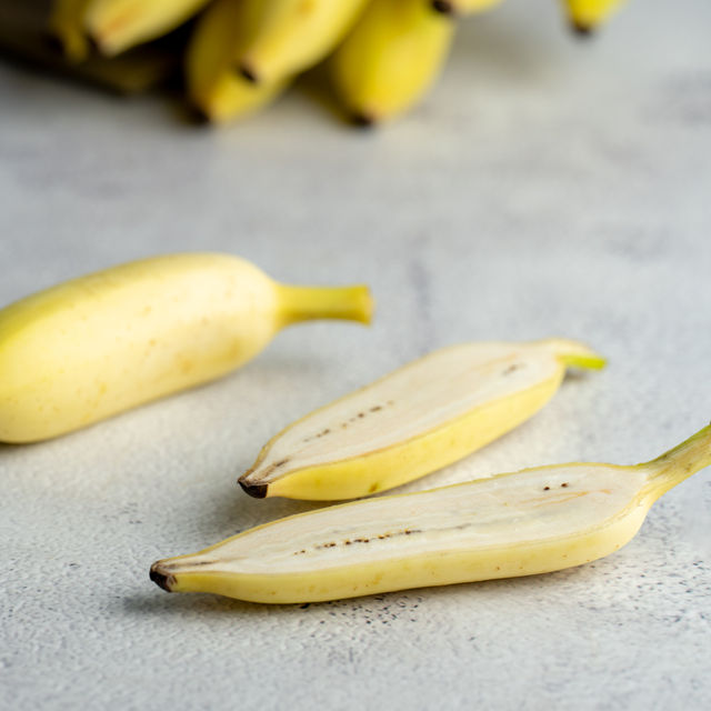 Akshayakalpa Amrutha A2 Pasteurized Fresh Milk (Pouch)(1pc) & Banana Elaichi / Yelakki(1pc) Combo