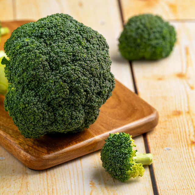 Eggoz Nutrition Protein Rich Farm Fresh White Eggs (30pc) & Broccoli (1pc) Combo