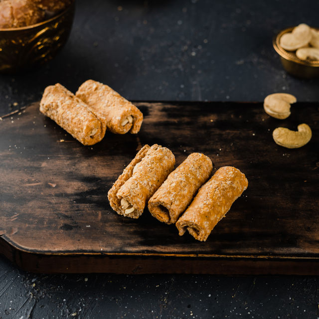 Gulab Wala Gur Roll Gajak