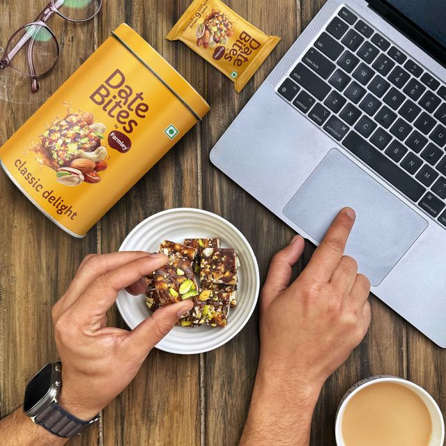 Farmley Classic Delight Date Bites Dry Fruit Burfi - Dates, Almonds, Cashews, Pistachios, Ghee