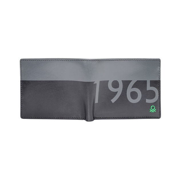United Colors Of Benetton Men's Solid Leather Passcase Wallet | Black