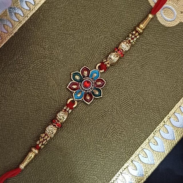 Gullak Flower Rakhi - Minakari Detail