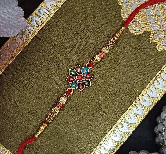 Gullak Flower Rakhi - Minakari Detail