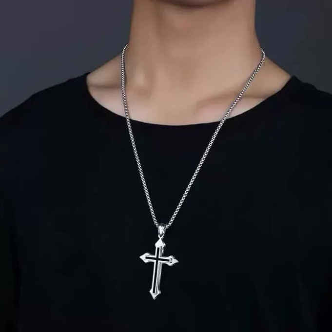 Estailo Fashion Valor Cross Pendant Necklace Bold Symbol of Faith & Strength for Mens | MN00007