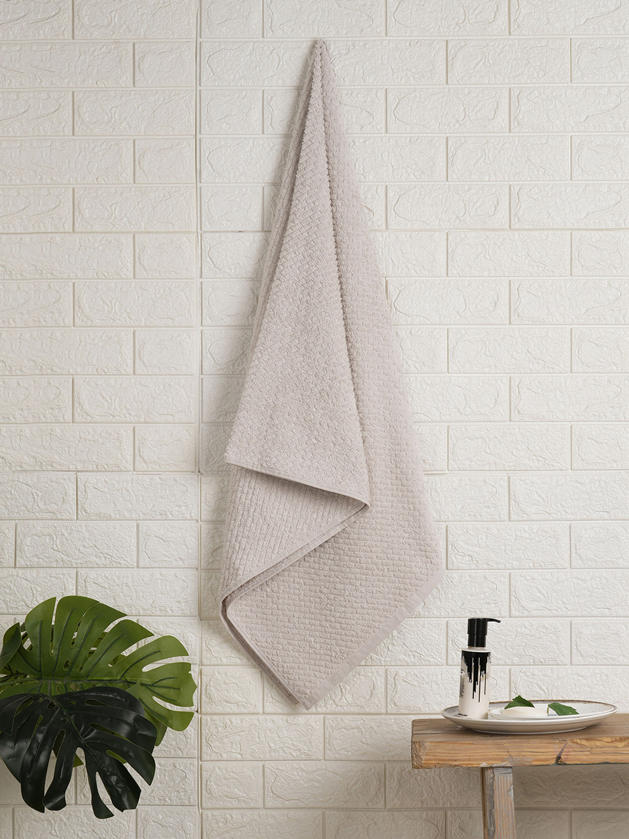 Spaces 100% Cotton High Absorbent Light Grey Bath Towel For Men And Women